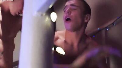 Gay Porn Twinks: Open Staircase Oral Cum Shots
