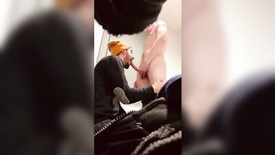 Hidd*en cam - Sucked off in college bathroom: The Return