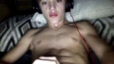 Gay Porn Twinks: The Ultimate Love Story!