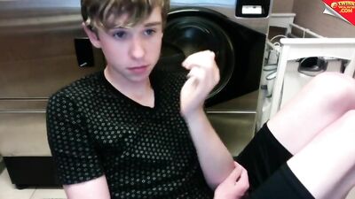 Gay Web-Cam Solo Show: Exploring Amateur Handjobs with 18yo Boys!