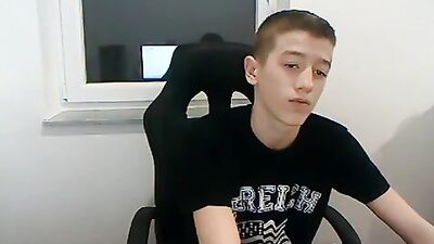 Gay Webcam Cum Boys Porn: Amature Solo Voyeur Desk Cums