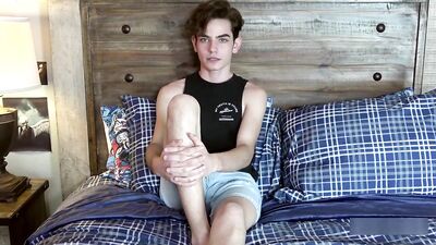 Gay Porn Elis Solo Debut with Helping Hands - GAY PORN TUBE