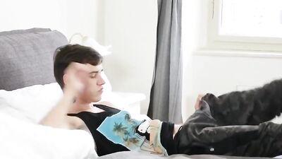 Gay Teen Cum Shots: Bareback Oral Handjob