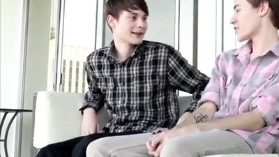 Gay Porn: Pretty Twink Action!