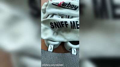 Dirty Socks Fetish: Shooting a Load on Sk8erboy Socks!