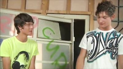 Boys Porn Gangbang: Enjoying Large Dicks with Friends!