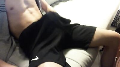 Cumming on the sofa: Amateur Masturbation Delights!