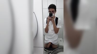 Selfie Gay Teen Porn: Exploring the Limits of Size and Pleasure
