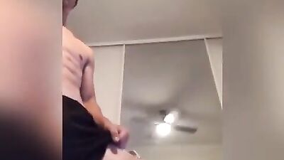 Muscle worshipping bisexual body builders caught on camera!