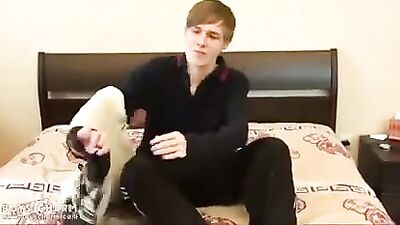 Young Amateur Body on Display - Cumshot Reveal!