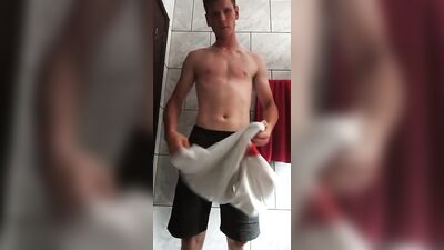 Brazilian Boys Go Wild in the Bathroom: Novinhos Amateur Bisexual Handjob