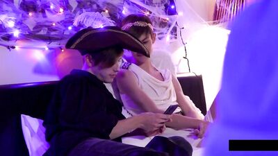 Halloween Bareback Threesome Party