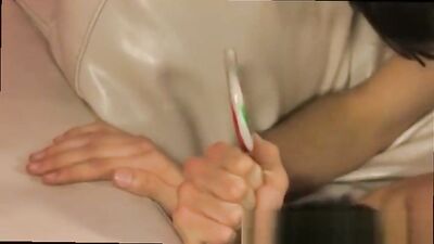 Double Penetration Twinks: Two Boys Fuck on the Couch!