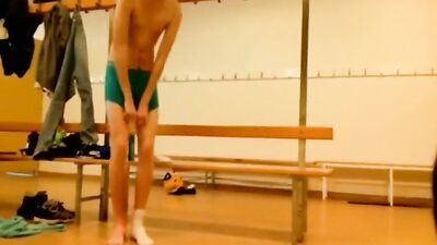 Vestiaires Twink Tube Strip Boys - A Gay Porn Video For All The Fans Of Young Men!