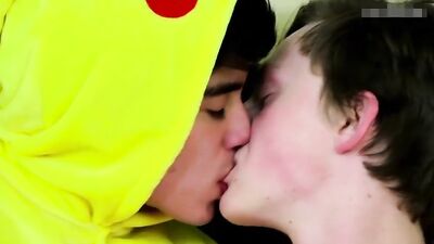 Gay Porn Cuties: Hot Twink Boys Fucking in Bareback Action!