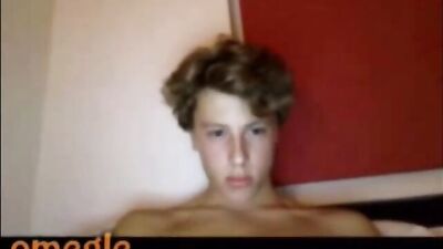 Teen jacks on his bed boys porn