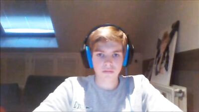 Gay Porn Blue Headphone Boy Sucks a Raging Hard Dick!