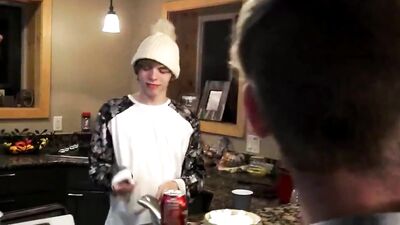 Unprotected Bareback Threeway - Gay Porn with Big Cocks and Flipflop Action!