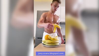Jerking Cute Blond Teen - Muscle Boys and Big Cocks
