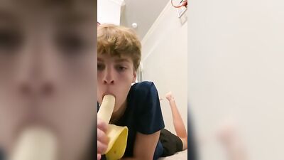 Deep Throught Banana: Gavins Gay Porn Web-Cam Adventure