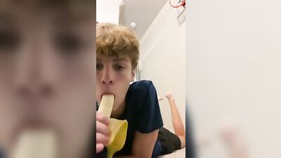 Deep Throught Banana: Gavins Gay Porn Web-Cam Adventure