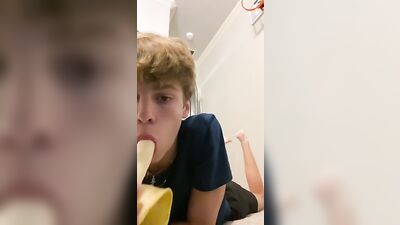 Deep Throught Banana: Gavins Gay Porn Web-Cam Adventure