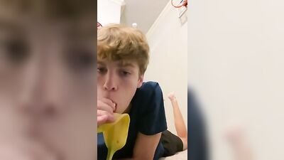 Deep Throught Banana: Gavins Gay Porn Web-Cam Adventure