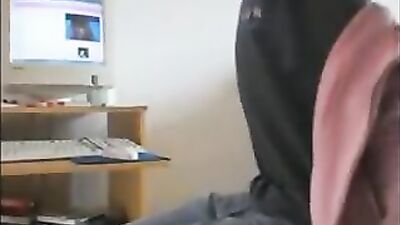 Blond Cam-Wank Boys Delight: A Cutie Strips and Shoots for You!