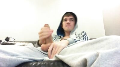 Hoodie Wank - Amateur Solo Web-Cam: The Ultimate Hoodie Fetish Experience!