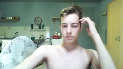 Horny Hunk Gets Off in Gay Porn Video - Hes having a wank