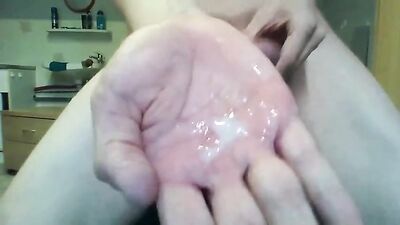 Horny Hunk Gets Off in Gay Porn Video - Hes having a wank