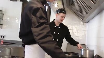 Bare Twinks in the Kitchen - The Ultimate Bareback Threesome