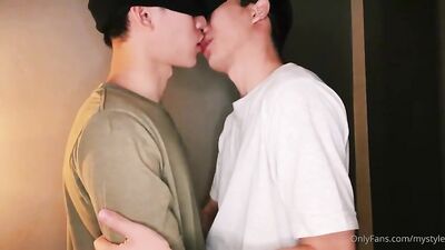 Amateur Boys Bareback Cam: Anon Cum Show!