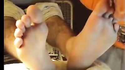 Foot Worship: Broke Skater Toes Sucked by Straight Boy!