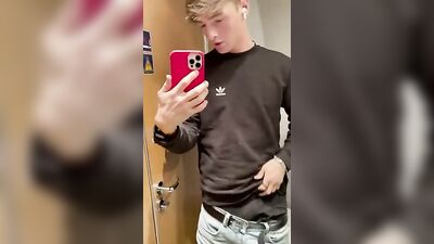 Young Selfie King: Amateur Solo Web-Cam Gay Porn