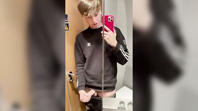 Young Selfie King: Amateur Solo Web-Cam Gay Porn