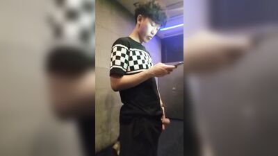 Gay Pee Boys Watching Them Porn - Exposing Wild Bodies in the Locker Room!