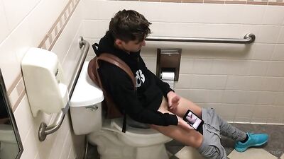 Gay Toilet Public Jerk Off Adventure - Bens Muscle Frat Boys