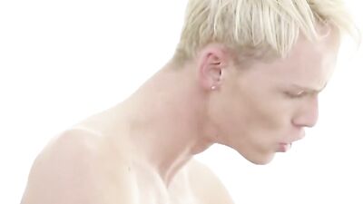 Bareback Blond Boys: Yuri Gets Fucked and Comes Handfree!