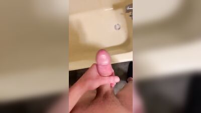 Cumming Latino Heat: Braydens Intense Cumshot Explosion!