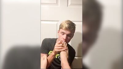 Two Feet Obsessed 18yo Boys Porn - Foot Fetish Friends