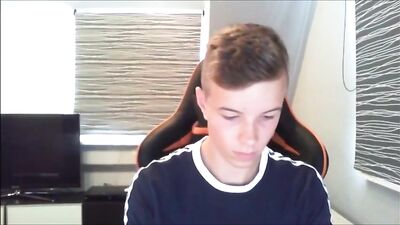 Young Cumming Twink: Gay Teen Porn Sensation!