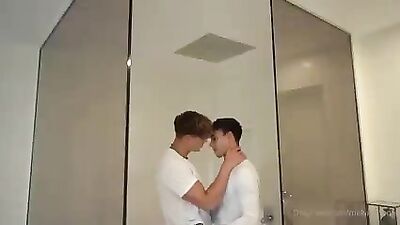 Gay College Boys Bareback Porn: Hot Sexy Studs Explore Their Wild Side!