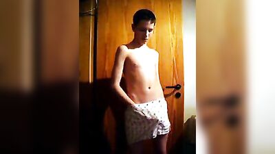 Teen Vintage Amature Solo Wanking: A Twink Pleasure!
