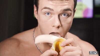 Joe Mills Bareback Oral Cum Shots with Friends - 006!