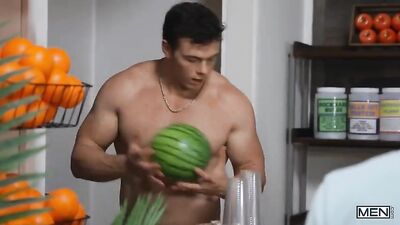 Joe Mills Bareback Oral Cum Shots with Friends - 006!