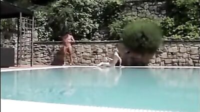 Gay Twinks: Bareback Fucking on the Beach!