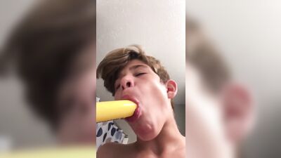 Gay Porn - Sucking Dicks with Amateur Blond Boys!,