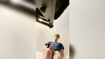 Gavins Underhanded Web-Cam Handjob Adventure