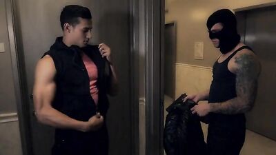 Gangbang in LA - Part 2: Muscle Boys Cumshot Frenzy!